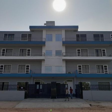 Hotel The Luxem - Behind Ibis Hotel Gurugram Gurgaon Luaran gambar
