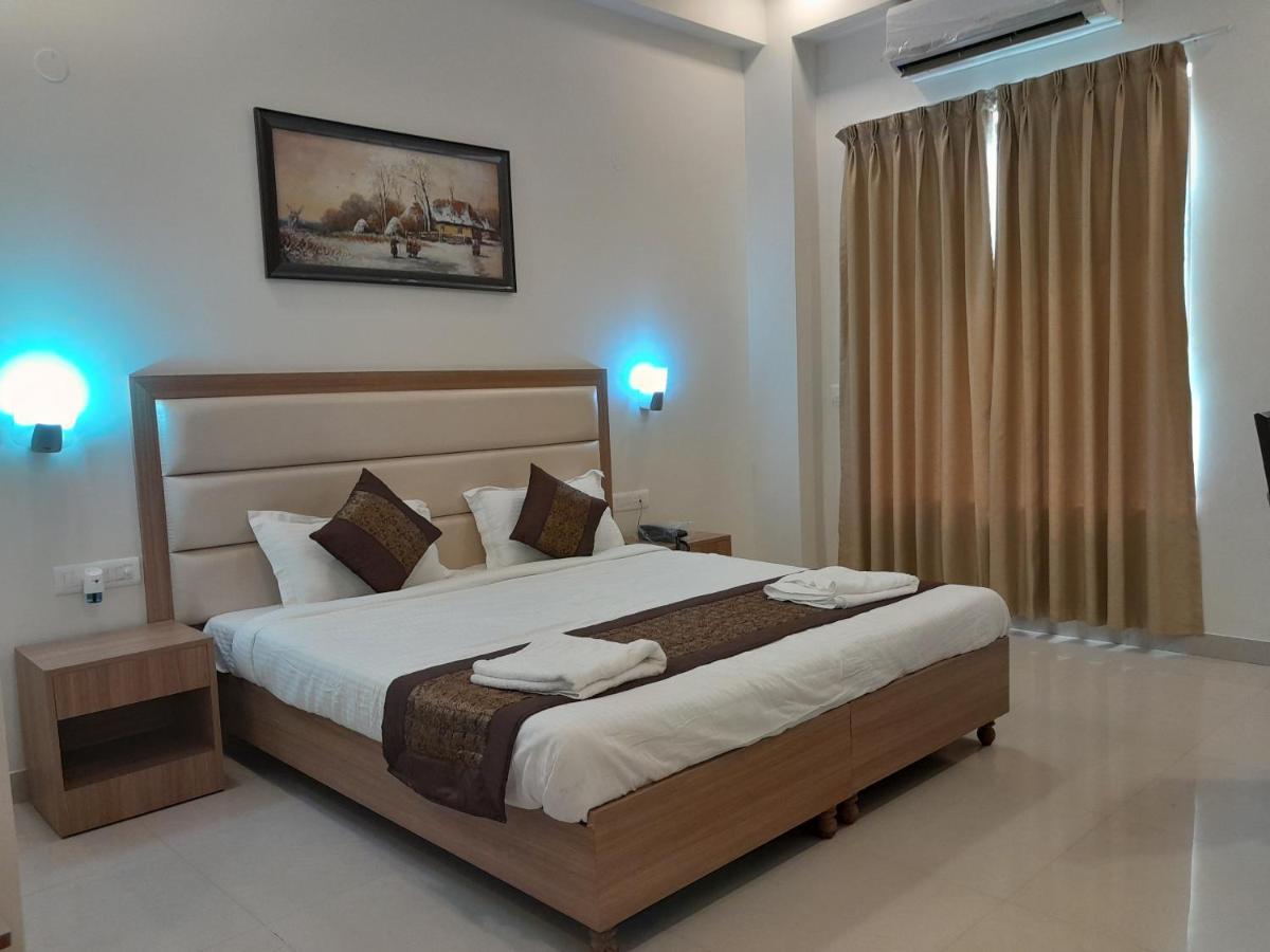 Hotel The Luxem - Behind Ibis Hotel Gurugram Gurgaon Luaran gambar