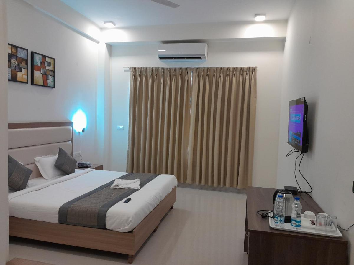 Hotel The Luxem - Behind Ibis Hotel Gurugram Gurgaon Luaran gambar