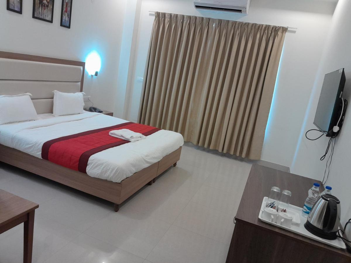 Hotel The Luxem - Behind Ibis Hotel Gurugram Gurgaon Luaran gambar