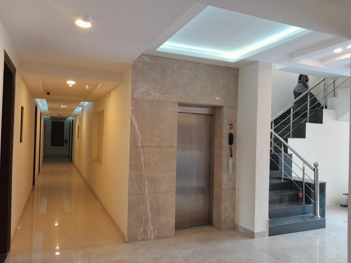 Hotel The Luxem - Behind Ibis Hotel Gurugram Gurgaon Luaran gambar