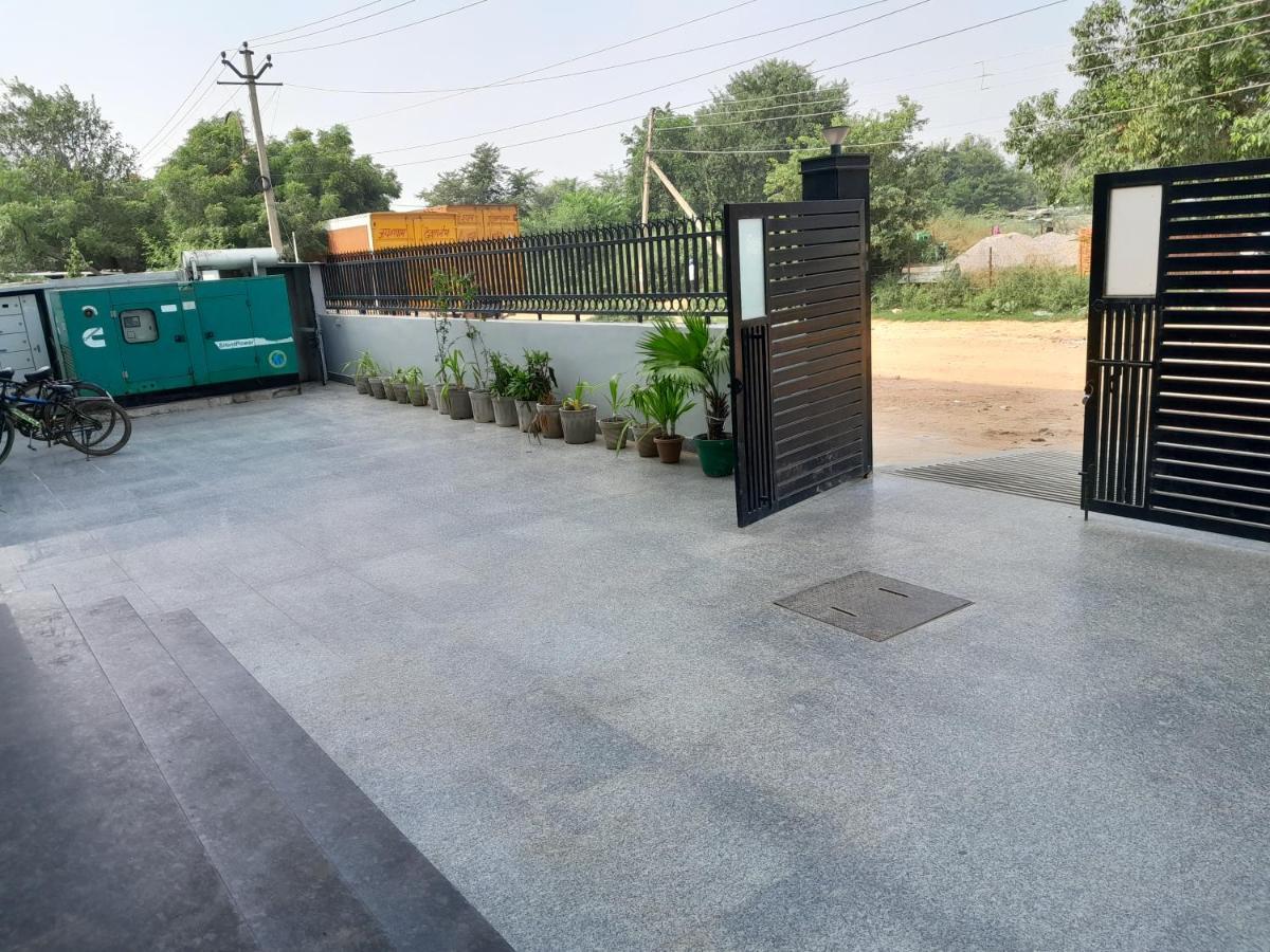 Hotel The Luxem - Behind Ibis Hotel Gurugram Gurgaon Luaran gambar