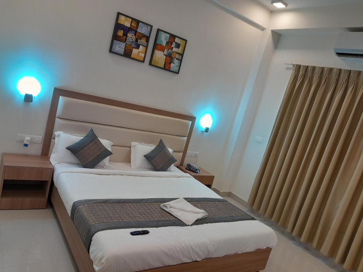 Hotel The Luxem - Behind Ibis Hotel Gurugram Gurgaon Luaran gambar