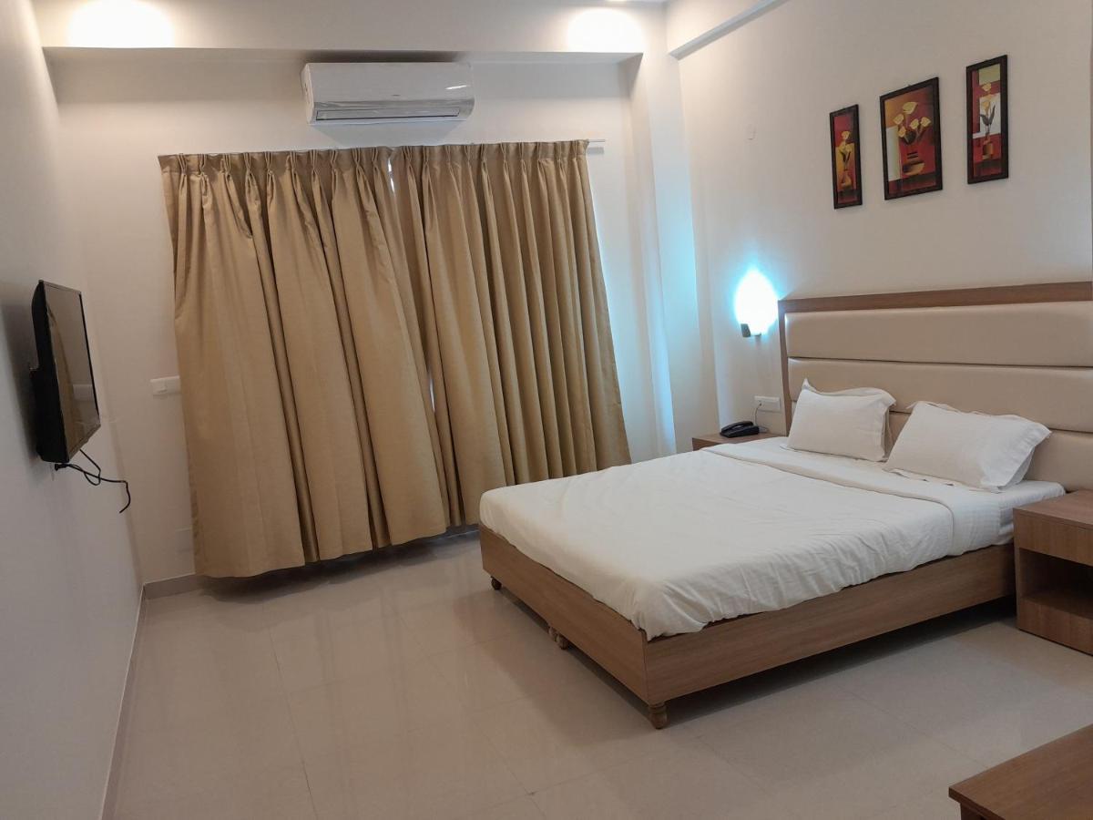 Hotel The Luxem - Behind Ibis Hotel Gurugram Gurgaon Luaran gambar