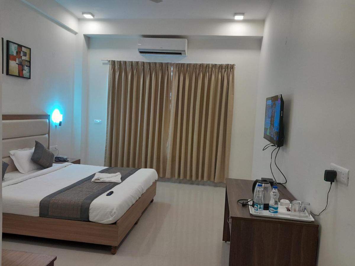 Hotel The Luxem - Behind Ibis Hotel Gurugram Gurgaon Luaran gambar