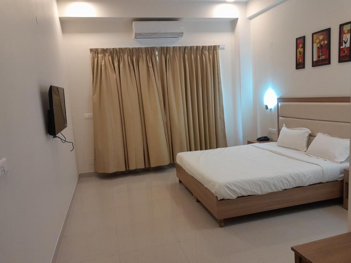 Hotel The Luxem - Behind Ibis Hotel Gurugram Gurgaon Luaran gambar