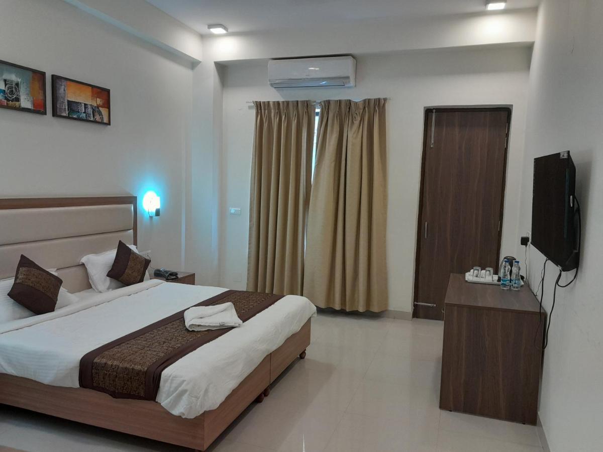 Hotel The Luxem - Behind Ibis Hotel Gurugram Gurgaon Luaran gambar