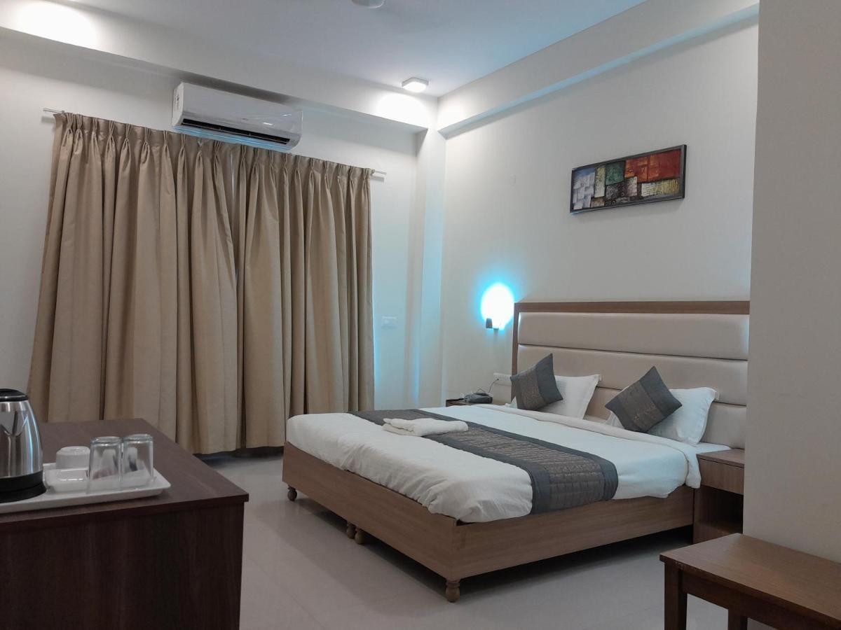 Hotel The Luxem - Behind Ibis Hotel Gurugram Gurgaon Luaran gambar