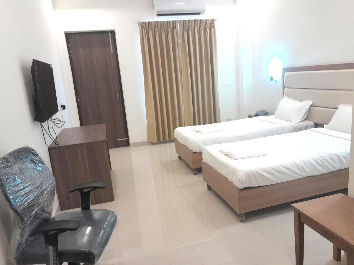Hotel The Luxem - Behind Ibis Hotel Gurugram Gurgaon Luaran gambar