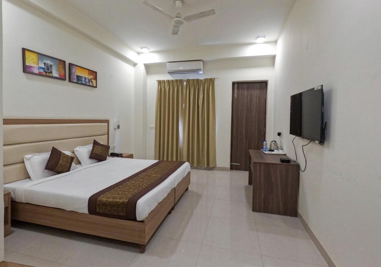 Hotel The Luxem - Behind Ibis Hotel Gurugram Gurgaon Luaran gambar