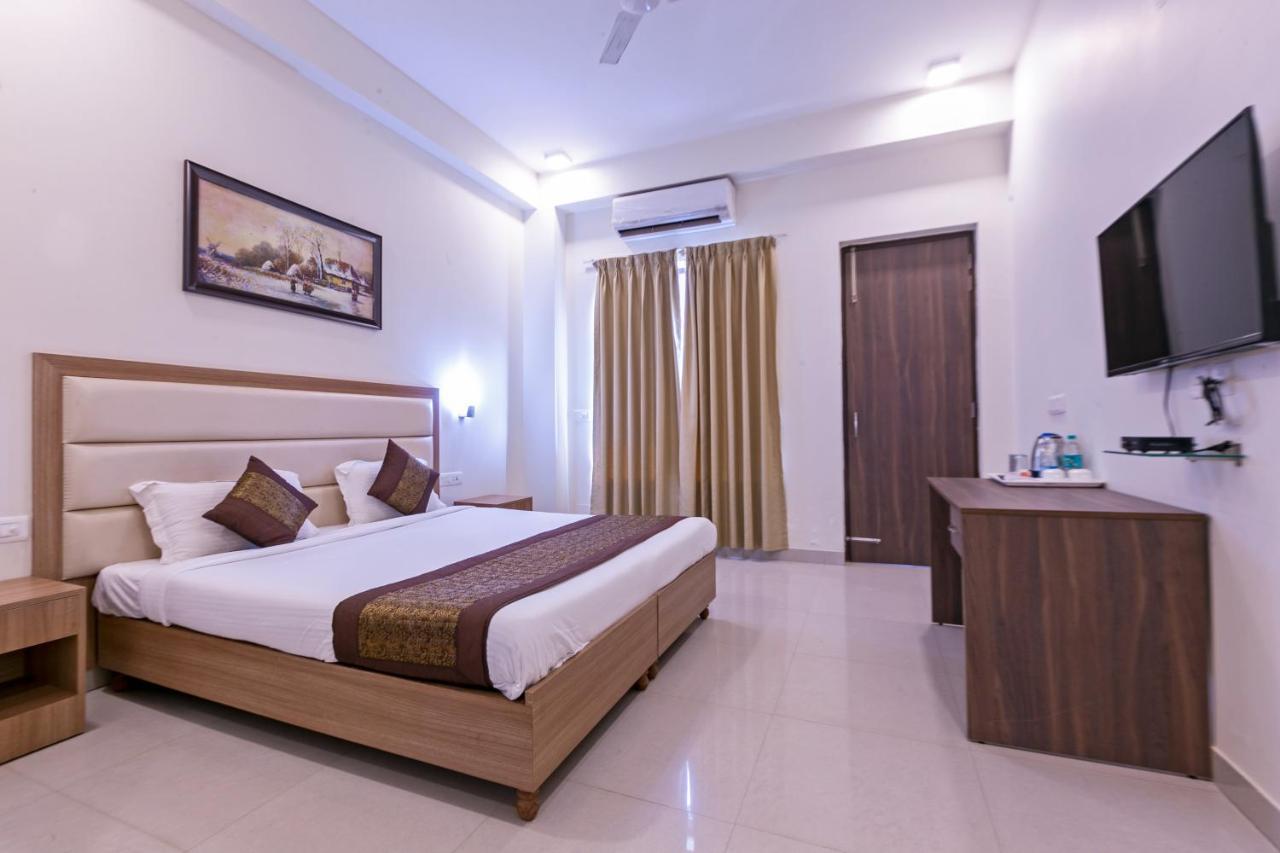 Hotel The Luxem - Behind Ibis Hotel Gurugram Gurgaon Luaran gambar