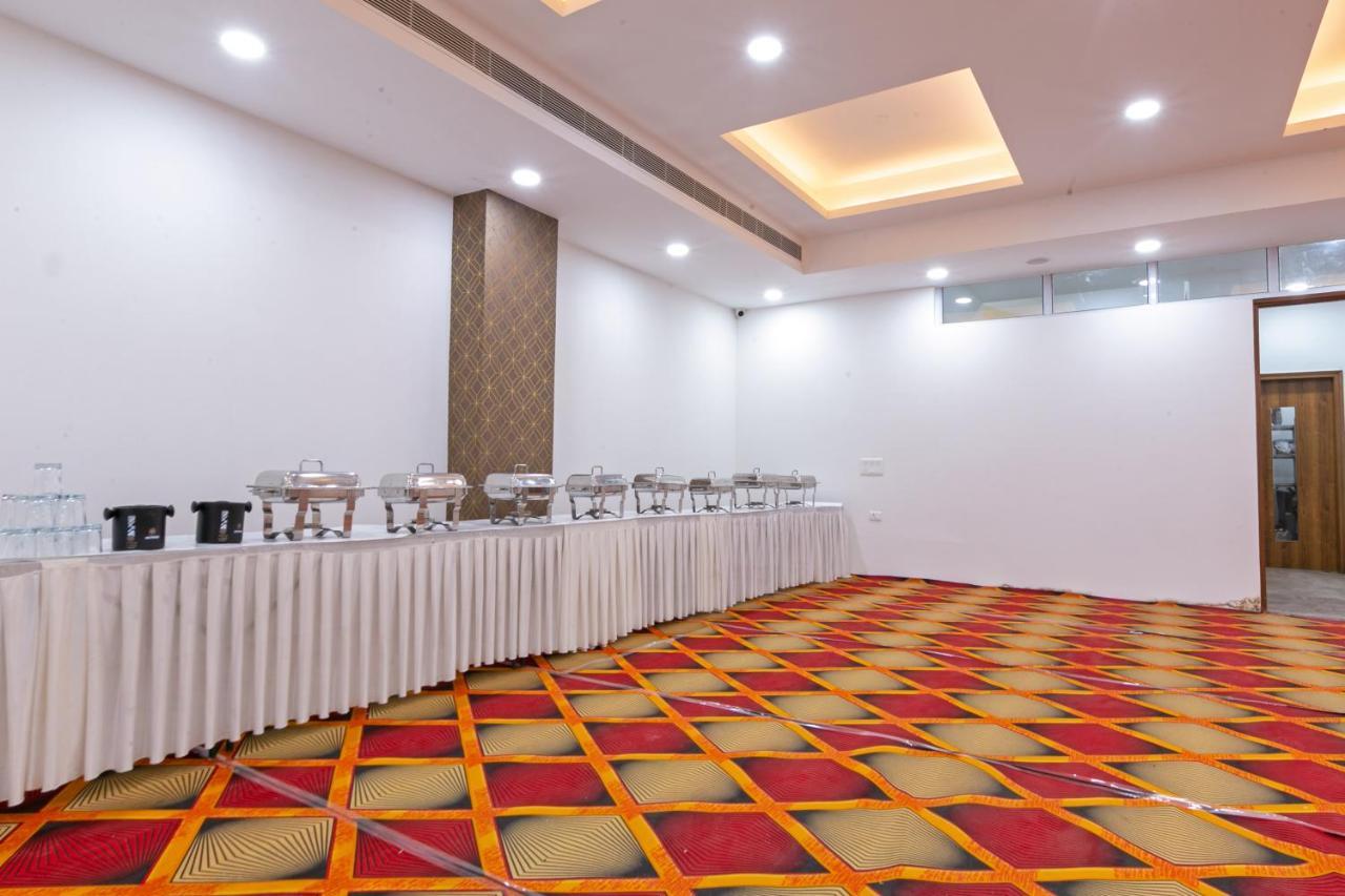 Hotel The Luxem - Behind Ibis Hotel Gurugram Gurgaon Luaran gambar