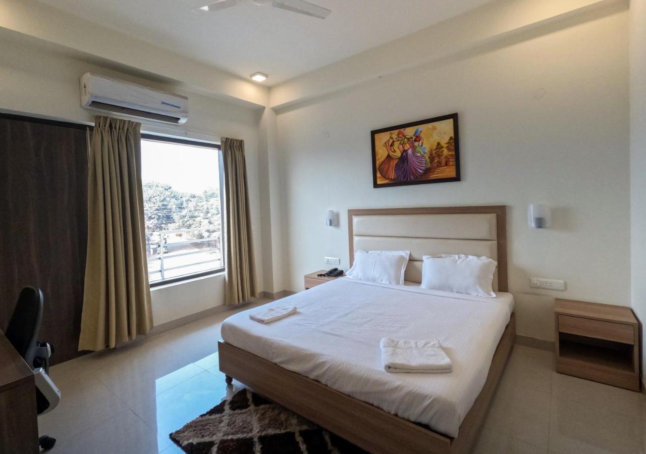 Hotel The Luxem - Behind Ibis Hotel Gurugram Gurgaon Luaran gambar