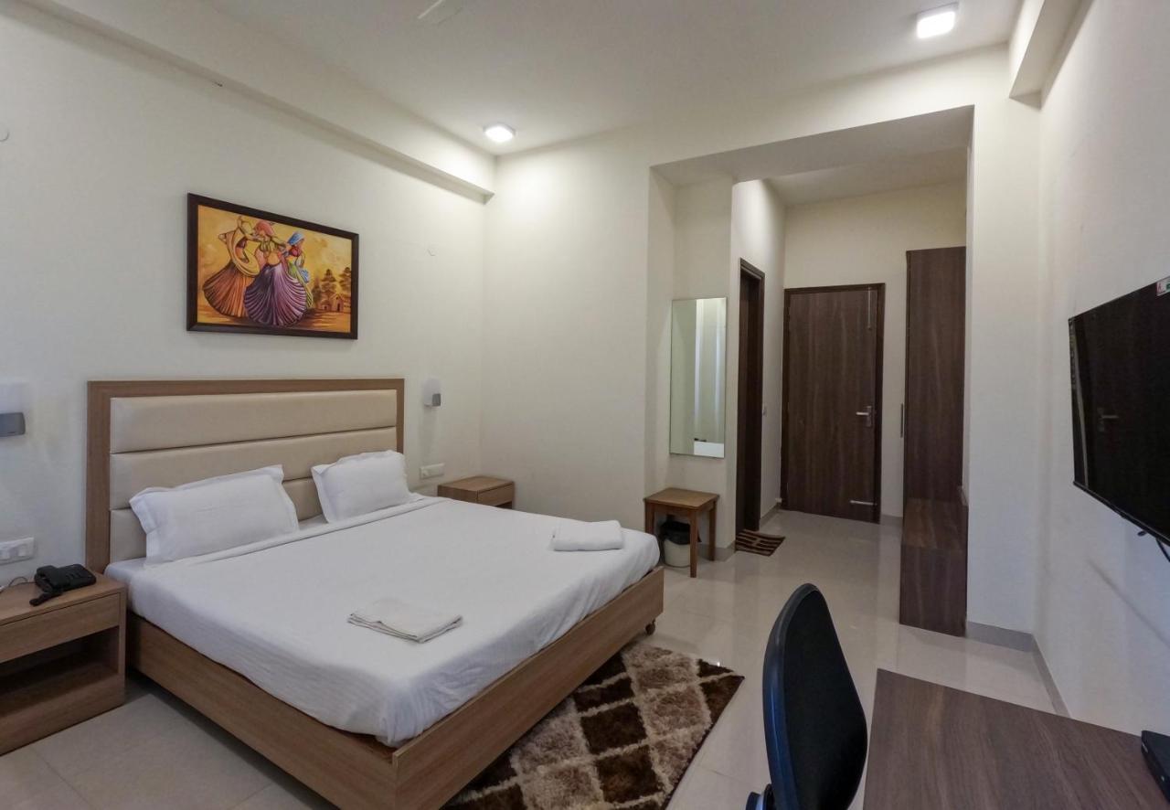 Hotel The Luxem - Behind Ibis Hotel Gurugram Gurgaon Luaran gambar
