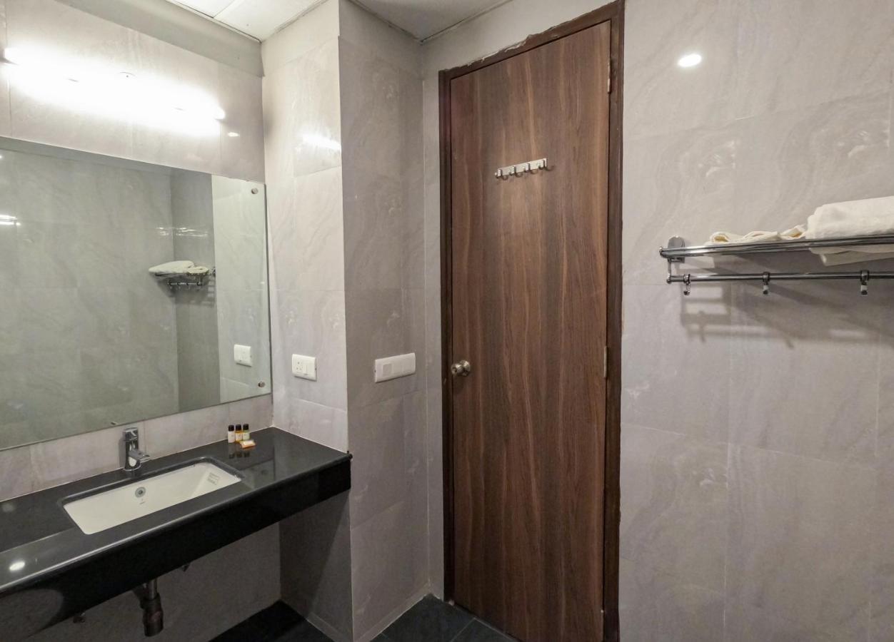 Hotel The Luxem - Behind Ibis Hotel Gurugram Gurgaon Luaran gambar