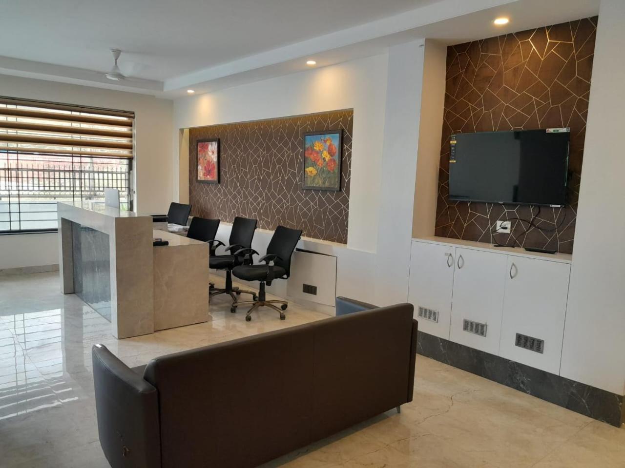 Hotel The Luxem - Behind Ibis Hotel Gurugram Gurgaon Luaran gambar