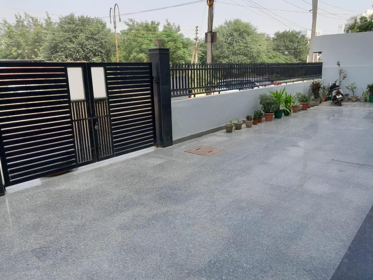 Hotel The Luxem - Behind Ibis Hotel Gurugram Gurgaon Luaran gambar